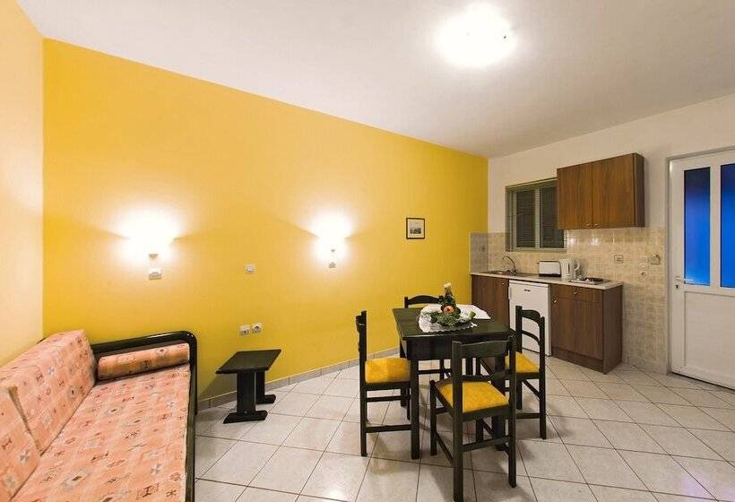 Апартаменты 1 Спальня, Remezzo Studios & Apartments