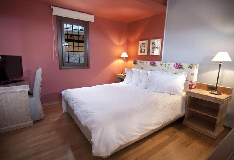 חדר דופלקס, Kazarma