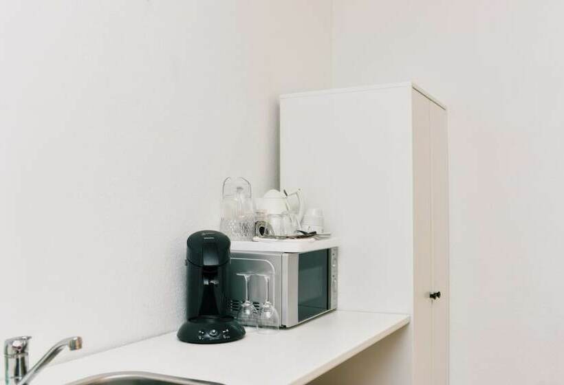 اتاق استاندارد, Bed Collège