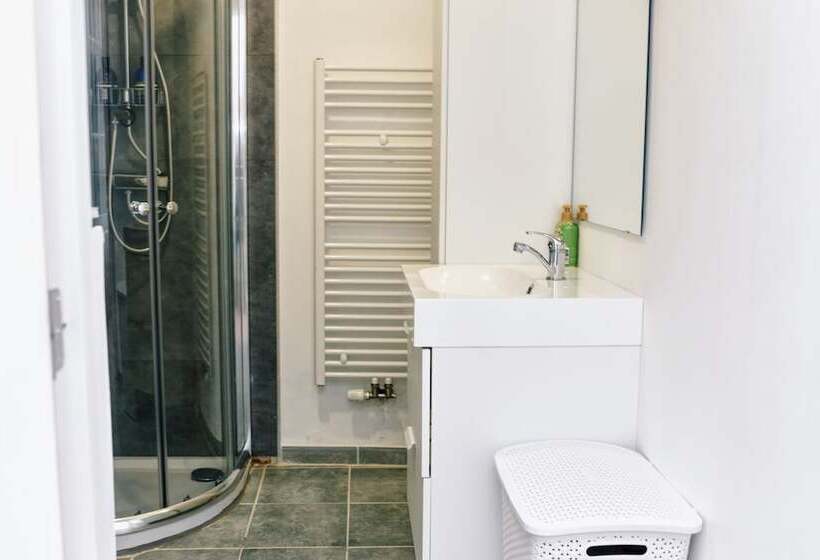 اتاق استاندارد, Bed Collège