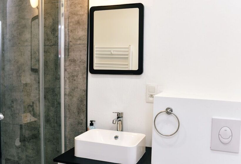 اتاق استاندارد, Bed Collège