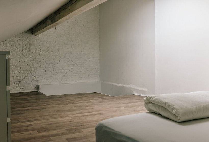 استودیوی استاندارد, Bed Collège