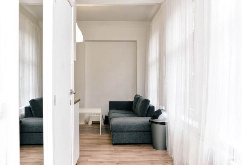 استودیوی استاندارد, Bed Collège