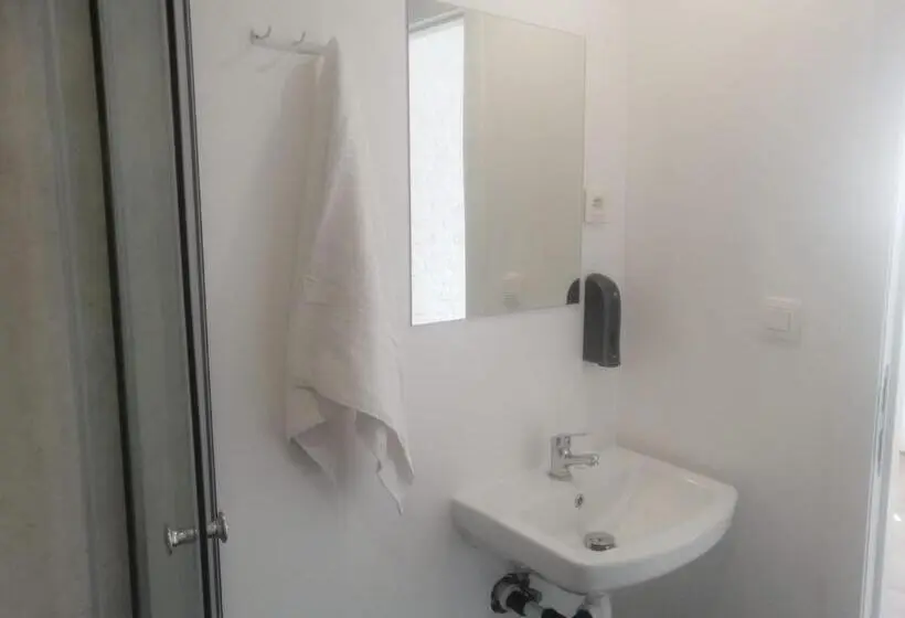 اتاق استاندارد یک نفره, Bed Collège