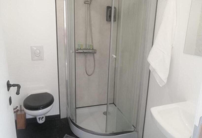 اتاق استاندارد, Bed Collège