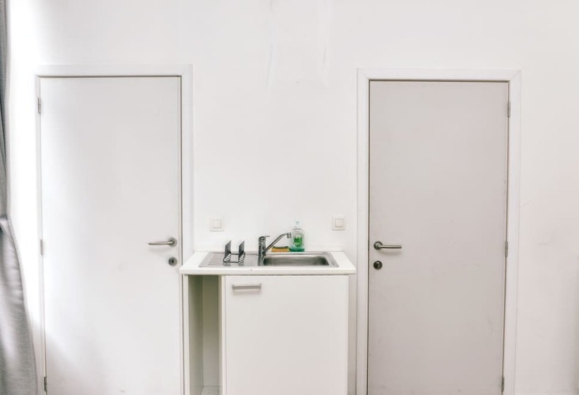 استودیوی استاندارد, Bed Collège