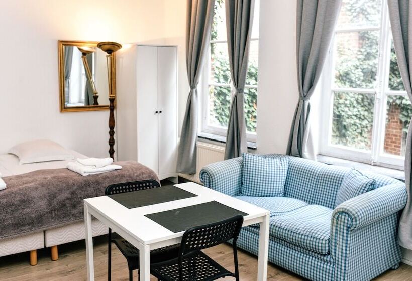 استودیوی استاندارد, Bed Collège