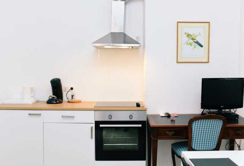 استودیوی استاندارد, Bed Collège