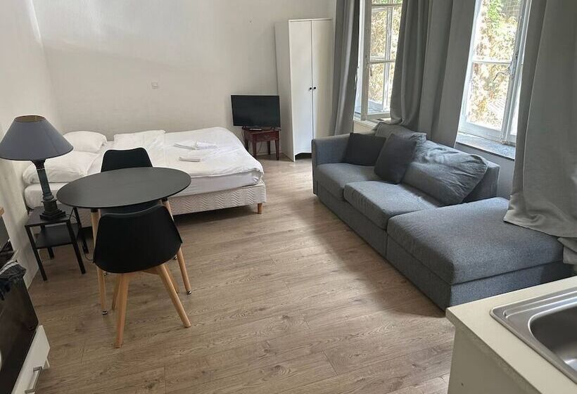 استودیوی استاندارد, Bed Collège