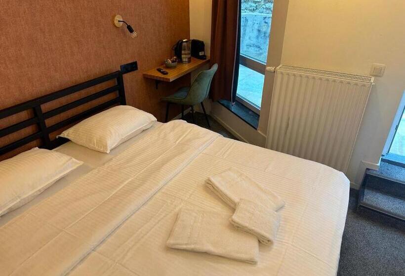 اتاق اکونومی, Bed Collège