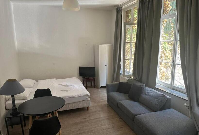 اتاق استاندارد, Bed Collège