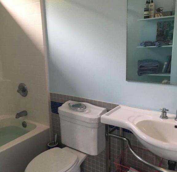 プールビュースタンダードルーム, Hale Paradise