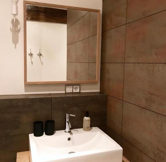 اتاق استاندارد, B&b No. 42