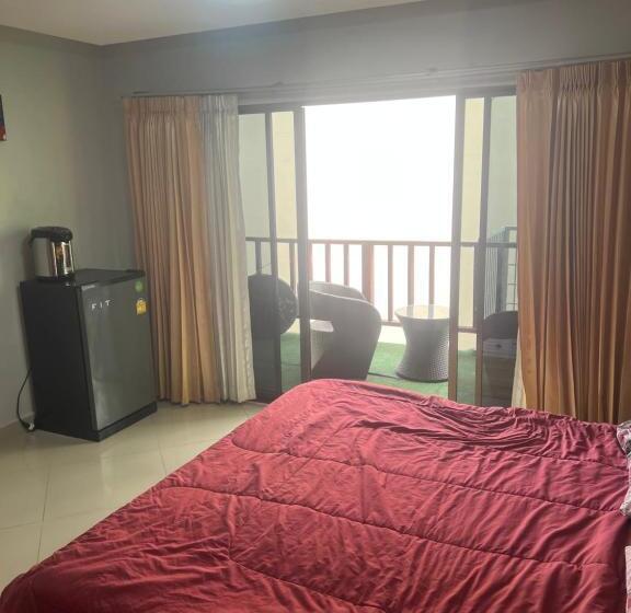 バルコニー付きデラックスルーム, Jomtien Beach Hostel & Guesthouse