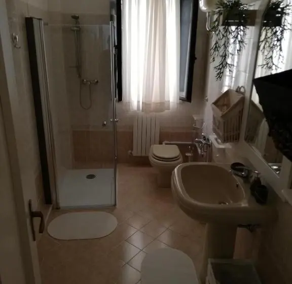 スタンダードトリプルルーム, Il Vicolo Di Ripa B&b