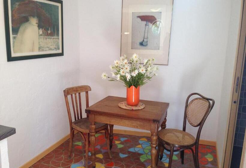 דירת חדר עם טרסה, La Maison Bleue