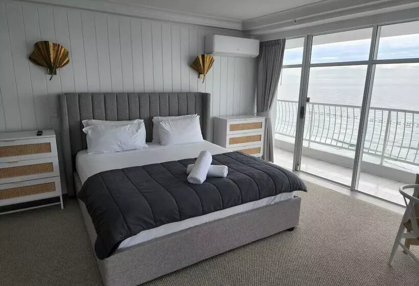 1 Bedroom Penthouse Apartment, Burleigh Surf Apartments