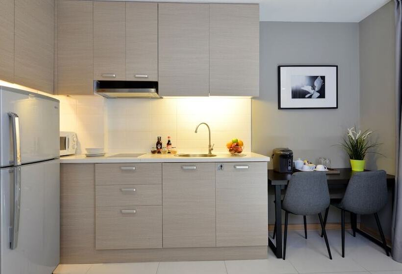 デラックスルーム, Altera Hotel And Residence By At Mind