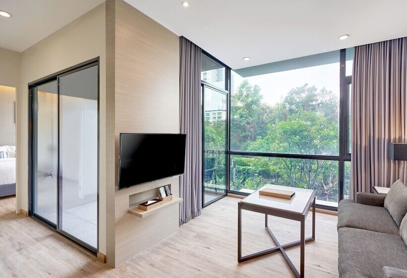 プールビュースイート, Altera Hotel And Residence By At Mind