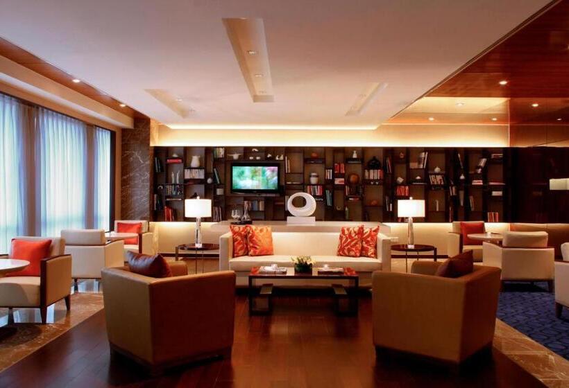 带大床的行政房间, Courtyard By Marriott Shanghai Jiading