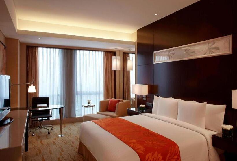 带大床的行政房间, Courtyard By Marriott Shanghai Jiading