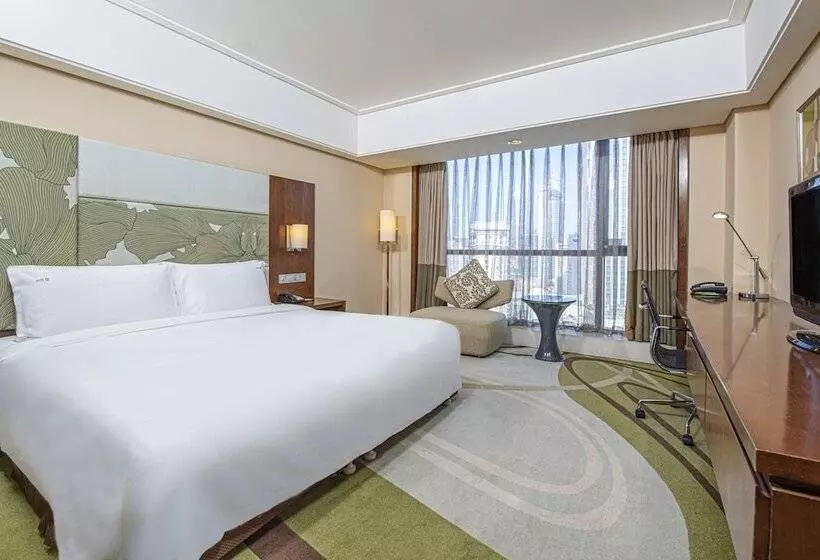 クラブルーム, Holiday Inn Qingdao City Center, An Ihg Hotel May 4th Square