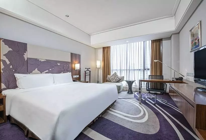 クラブルーム, Holiday Inn Qingdao City Center, An Ihg Hotel May 4th Square