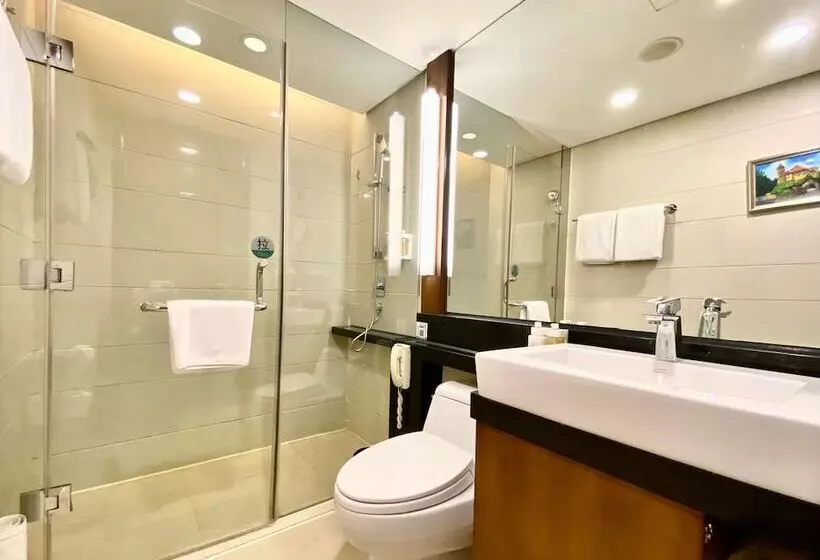 クラブルーム, Holiday Inn Qingdao City Center, An Ihg Hotel May 4th Square