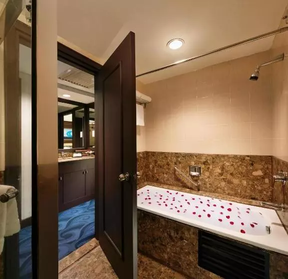 Deluxe Kolmen Hengen Huone, Mardhiyyah Hotel And Suites