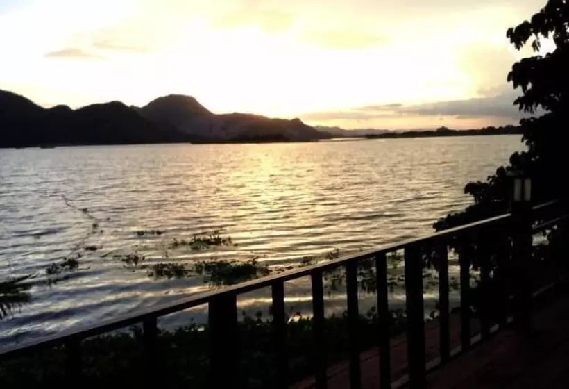 سوئیت با چشمانداز رودخانه, Monsane River Kwai Resort