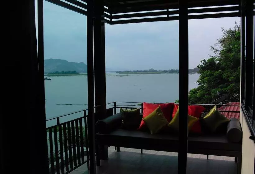 سوئیت با چشمانداز رودخانه, Monsane River Kwai Resort