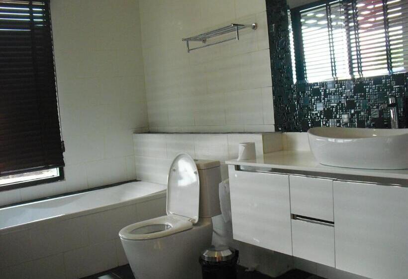سوئیت با چشم‌انداز رودخانه, Monsane River Kwai Resort