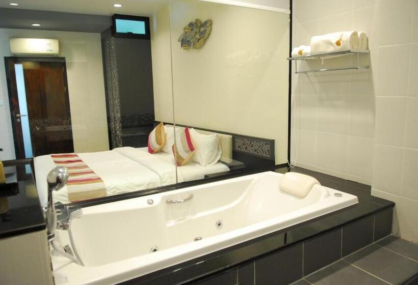 سوئیت با چشم‌انداز رودخانه, Monsane River Kwai Resort