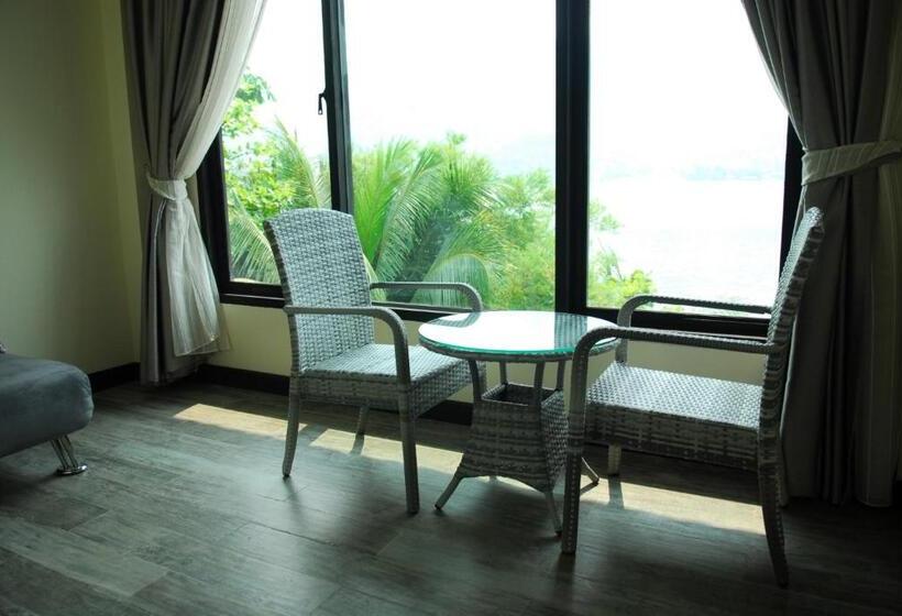 سوئیت با چشم‌انداز رودخانه, Monsane River Kwai Resort