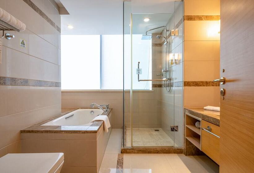 스위트, Regal Plaza Hotel & Residence