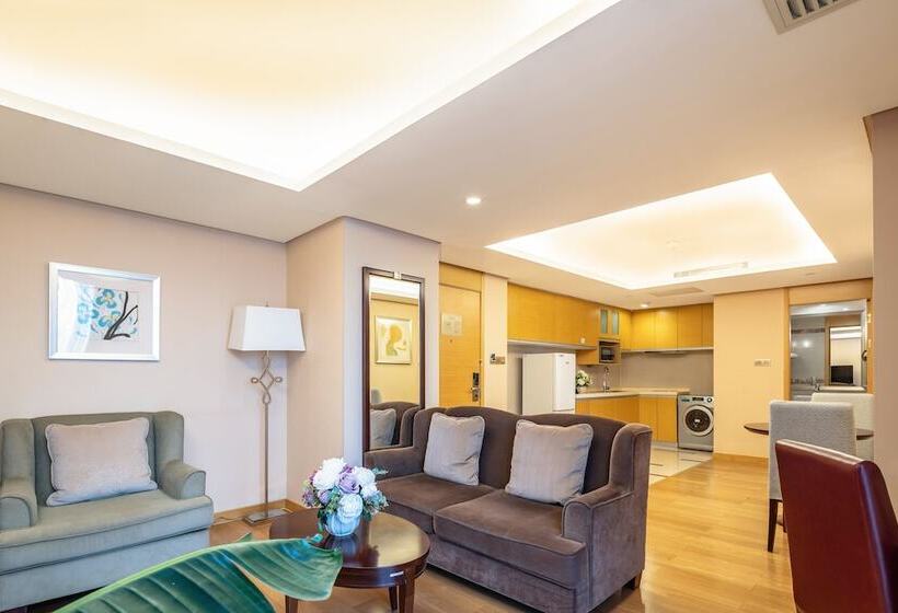 스위트, Regal Plaza Hotel & Residence