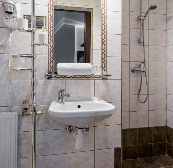 اتاق اکونومی یک تخته, Szarotka