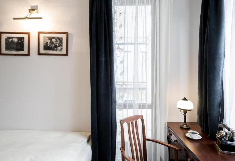 اتاق اکونومی, Szarotka