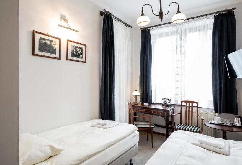 اتاق اکونومی, Szarotka