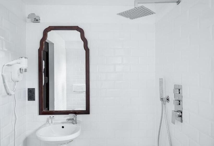 اتاق استاندارد, Szarotka