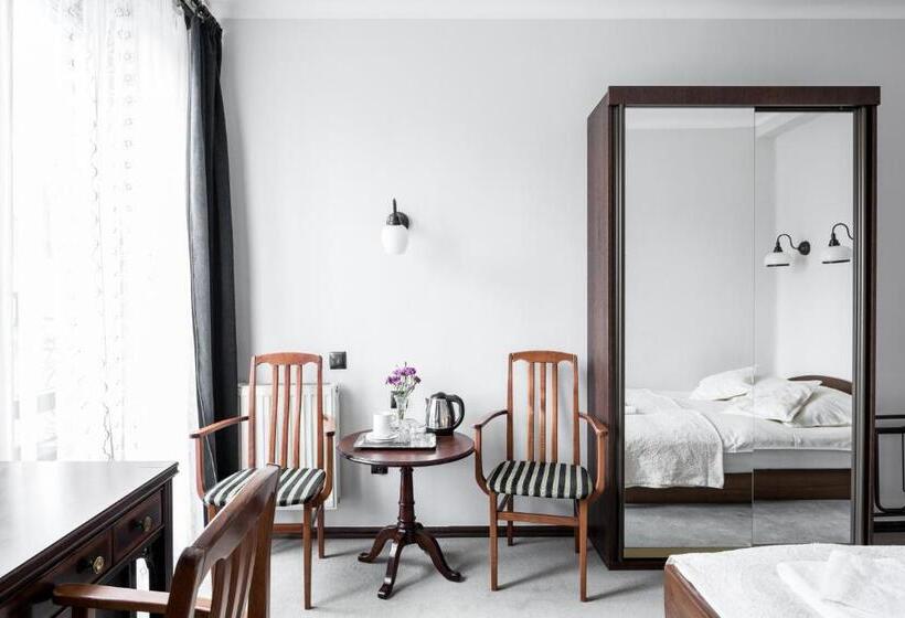 اتاق استاندارد, Szarotka