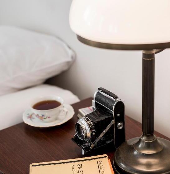 اتاق استاندارد سه نفره, Szarotka