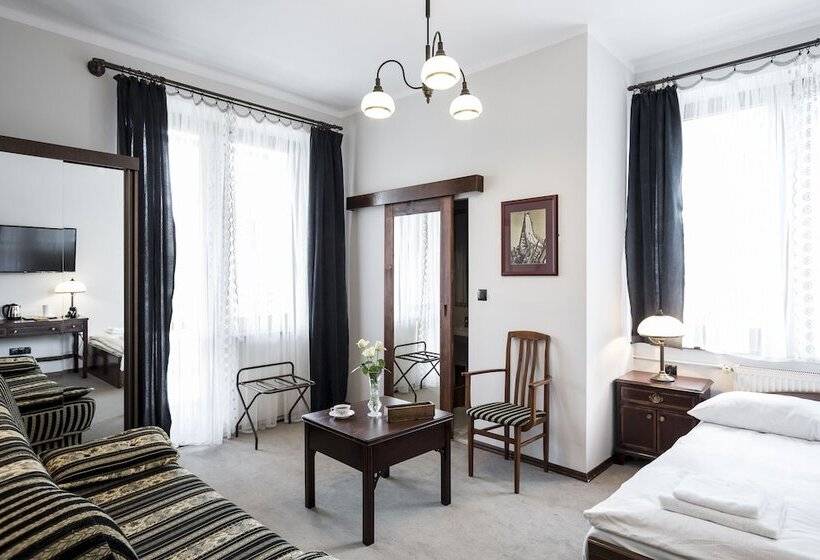 اتاق استاندارد سه نفره, Szarotka