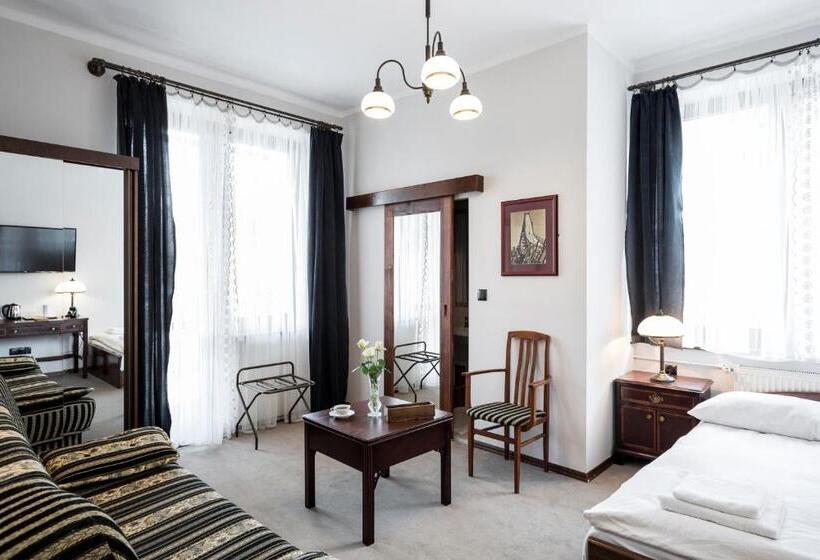 اتاق استاندارد سه نفره, Szarotka