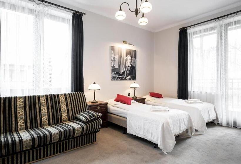 اتاق استاندارد سه نفره, Szarotka