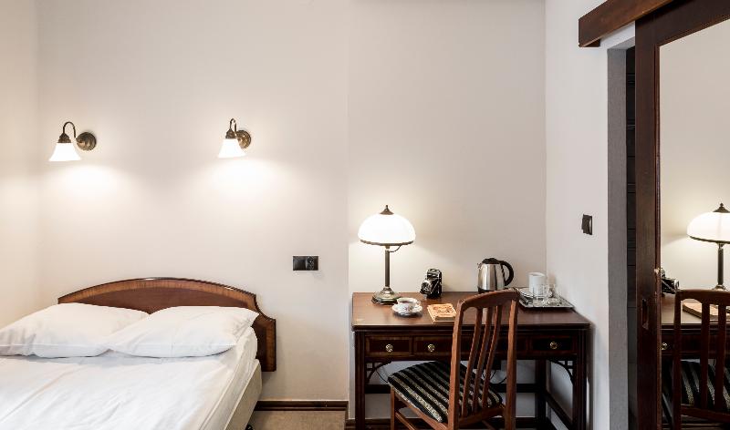 اتاق استاندارد سه نفره, Szarotka