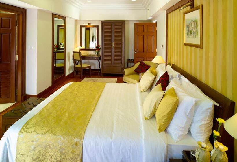 سوئیت مدیریتی 2 خوابه, The Paul Bangalore