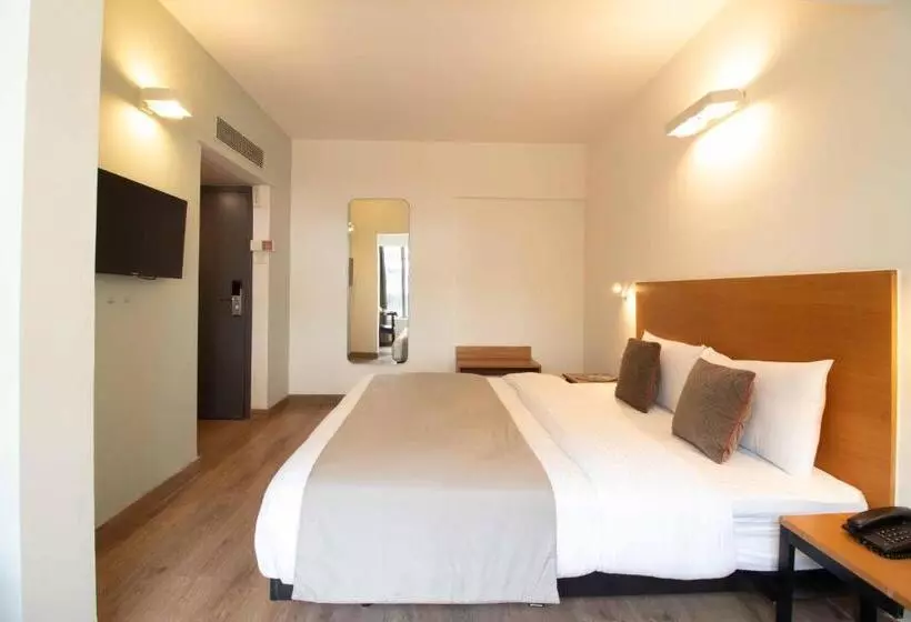 Deluxe Room, Le Royce