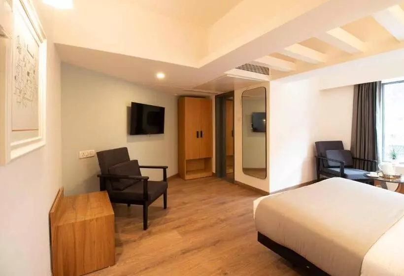 Superior Room, Le Royce