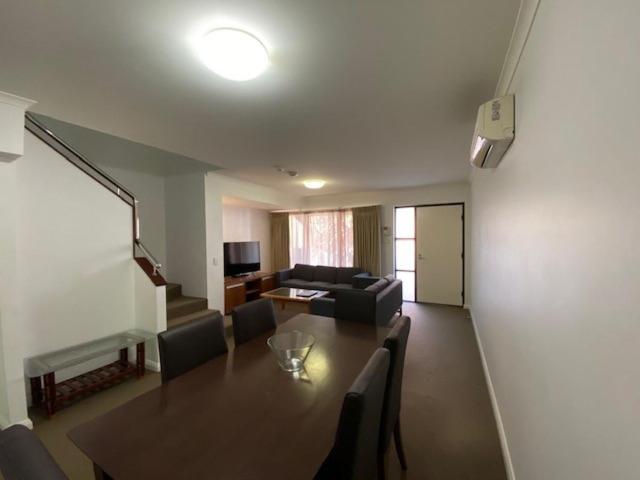 Дом 3 Спальни, Margarets In Town Apartments
